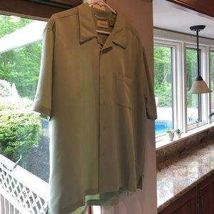 Men’s short sleeve light green button down